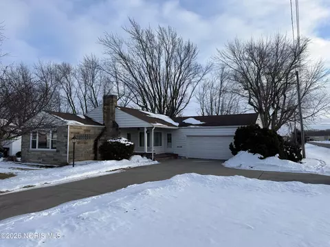 1867 E 2nd St, Defiance, OH 43512