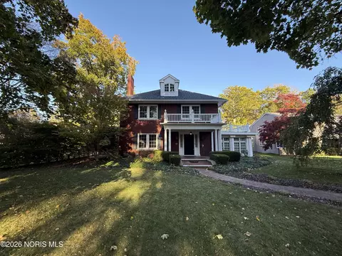 3614 Edgevale Rd, Ottawa Hills, OH 43606