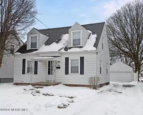 174 Hannum Ave, Rossford, OH 43460