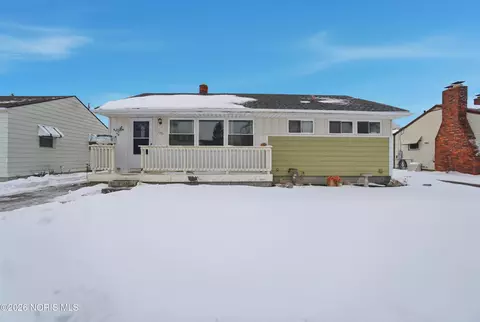 1371 Junior Dr, Maumee, OH 43537