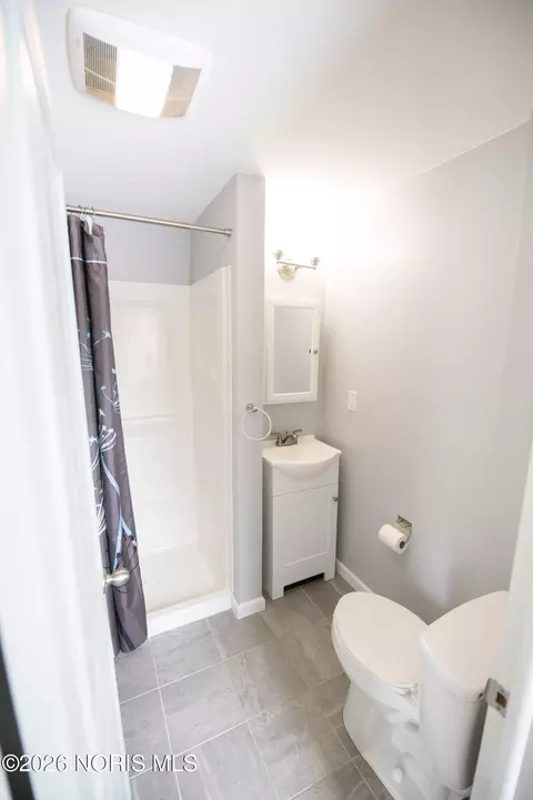 Bath - 540 Clifton Blvd, Toledo, OH 43607 photo 6 of 7