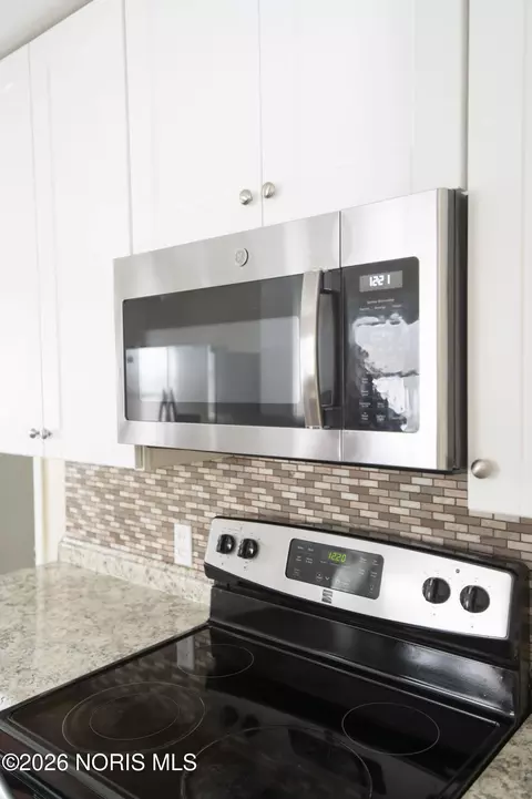Kitchen - 540 Clifton Blvd, Toledo, OH 43607 photo 8 of 8