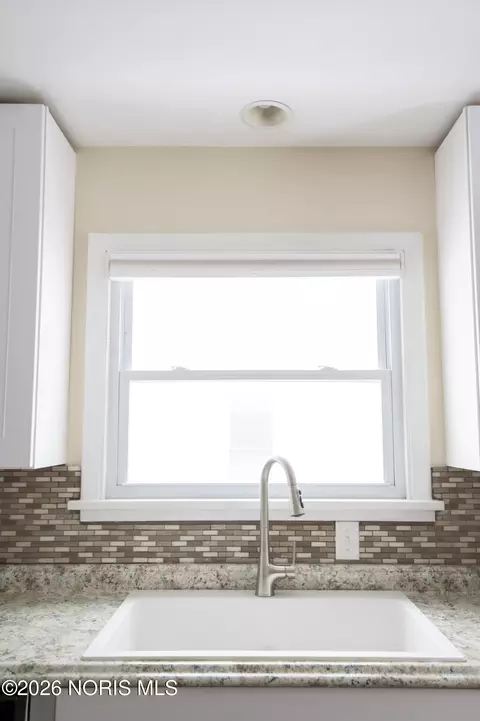 Kitchen - 540 Clifton Blvd, Toledo, OH 43607 photo 7 of 8
