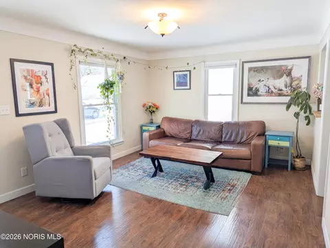Living - 540 Clifton Blvd, Toledo, OH 43607 photo 2 of 6