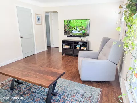 Living - 540 Clifton Blvd, Toledo, OH 43607 photo 5 of 6