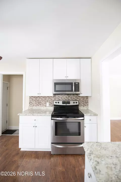 Kitchen - 540 Clifton Blvd, Toledo, OH 43607 photo 5 of 8