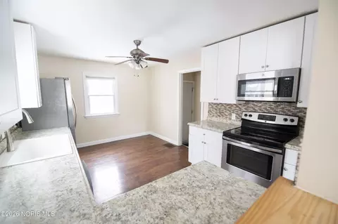 Kitchen - 540 Clifton Blvd, Toledo, OH 43607 photo 2 of 8