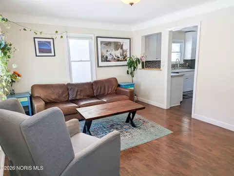 Living - 540 Clifton Blvd, Toledo, OH 43607 photo 6 of 6