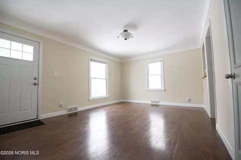 Living - 540 Clifton Blvd, Toledo, OH 43607 photo 1 of 6