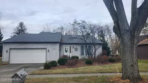 10 Picardie Ct, Bowling Green, OH 43402