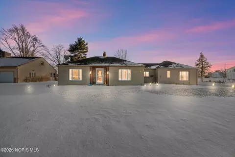 907 Huddle Rd, Napoleon, OH 43545