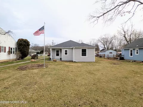 915 Buckeye St, Genoa, OH 43430