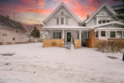 1023 Shadowlawn Dr, Toledo, OH 43609
