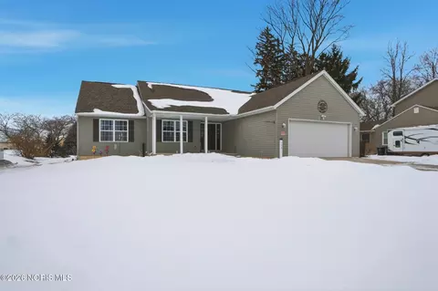 155 N Stadium Rd, Oregon, OH 43616