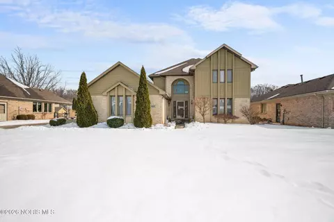 703 Anmarie Ct, Oregon, OH 43616