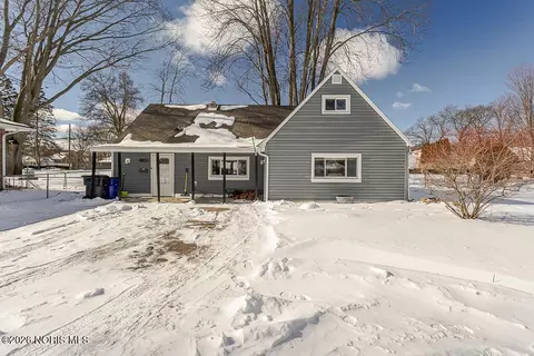 5857 Pickard Dr, Toledo, OH 43613