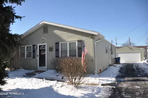 28845 Starlight Rd, Perrysburg, OH 43551