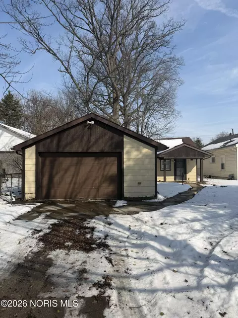 1374 Gage Dr, Toledo, OH 43612