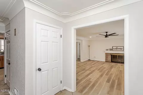 Entry Way - 1021 Richards Rd, Toledo, OH 43607 photo 1 of 2