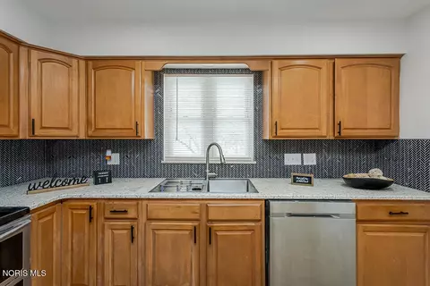 Kitchen - 1021 Richards Rd, Toledo, OH 43607 photo 3 of 6