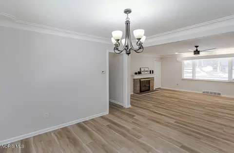 Dining - 1021 Richards Rd, Toledo, OH 43607 photo 2 of 3