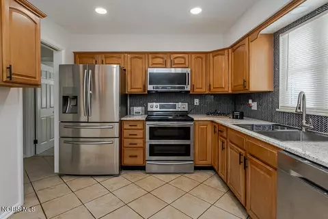 Kitchen - 1021 Richards Rd, Toledo, OH 43607 photo 1 of 6