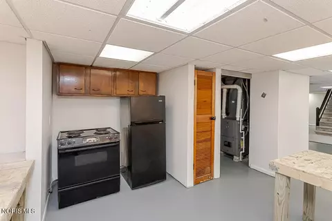 Kitchen - 1021 Richards Rd, Toledo, OH 43607 photo 6 of 6