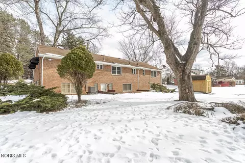 Exterior - 1021 Richards Rd, Toledo, OH 43607 photo 6 of 7