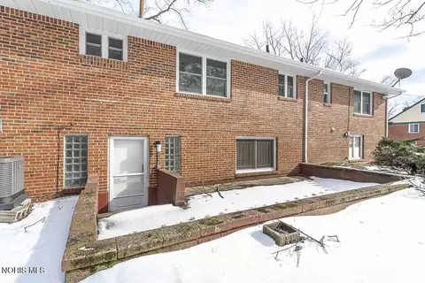 Exterior - 1021 Richards Rd, Toledo, OH 43607 photo 5 of 7