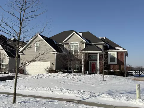 2938 Woods Edge Rd, Perrysburg, OH 43551