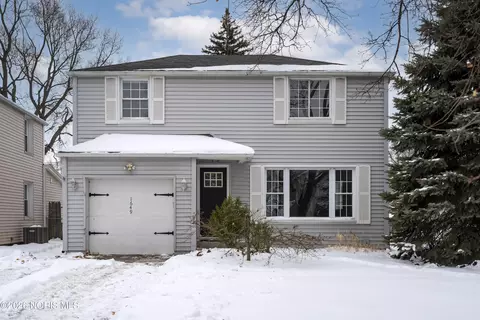 1649 Crestwood Rd, Toledo, OH 43612