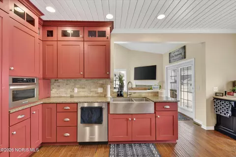 Kitchen - 1171 Apache Dr, Wauseon, OH 43567 photo 5 of 5