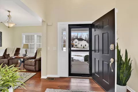 Entry Way - 1171 Apache Dr, Wauseon, OH 43567 photo 3 of 11