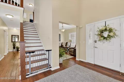 Entry Way - 1171 Apache Dr, Wauseon, OH 43567 photo 2 of 11