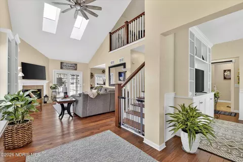 Entry Way - 1171 Apache Dr, Wauseon, OH 43567 photo 4 of 11