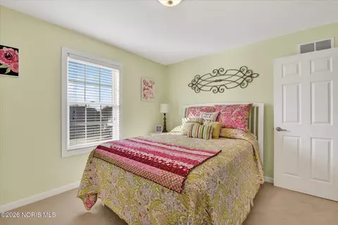 Bedroom - 1171 Apache Dr, Wauseon, OH 43567 photo 4 of 7