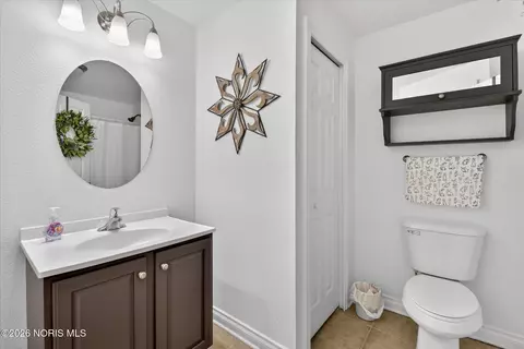 Bath - 1171 Apache Dr, Wauseon, OH 43567 photo 4 of 5