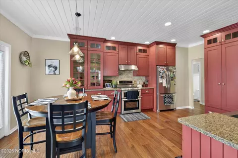 Kitchen - 1171 Apache Dr, Wauseon, OH 43567 photo 3 of 5