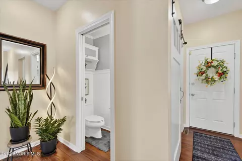 Entry Way - 1171 Apache Dr, Wauseon, OH 43567 photo 5 of 11