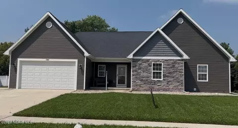 749 Parkside Dr, Wauseon, OH 43567