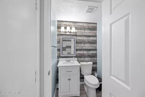 Bath - 3906 Farmbrook Dr, Sylvania, OH 43560 photo 1 of 3