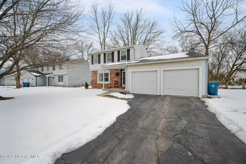 Exterior - 3906 Farmbrook Dr, Sylvania, OH 43560 photo 3 of 10