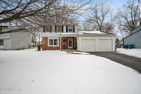 Exterior - 3906 Farmbrook Dr, Sylvania, OH 43560 photo 2 of 10