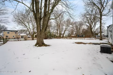 Exterior - 3906 Farmbrook Dr, Sylvania, OH 43560 photo 5 of 10