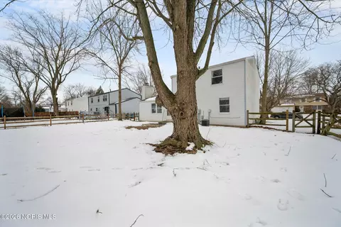 Exterior - 3906 Farmbrook Dr, Sylvania, OH 43560 photo 6 of 10