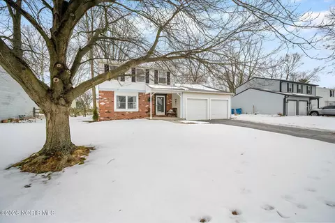 3906 Farmbrook Dr, Sylvania, OH 43560