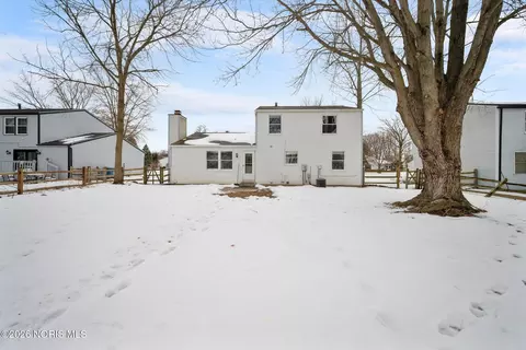 Exterior - 3906 Farmbrook Dr, Sylvania, OH 43560 photo 7 of 10