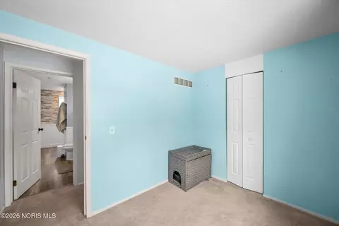 Bedroom - 3906 Farmbrook Dr, Sylvania, OH 43560 photo 6 of 6