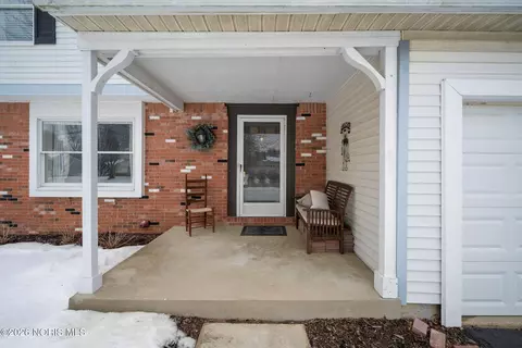 Exterior - 3906 Farmbrook Dr, Sylvania, OH 43560 photo 4 of 10