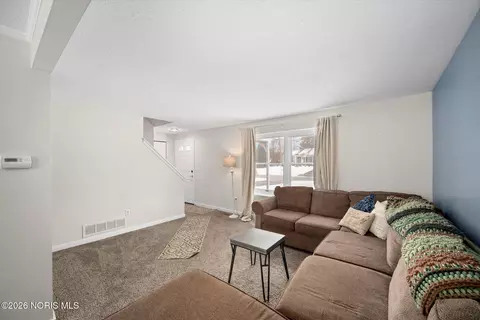 Living - 3906 Farmbrook Dr, Sylvania, OH 43560 photo 3 of 7